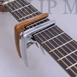 Kép 2/3 - Guitto GGC-04 Wood természetes fa színben klasszikus gitár capo