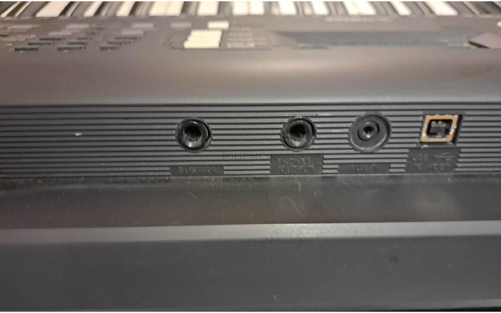 Yamaha PSR-E373 billentésérzékeny 61 billentyűs szintetizátor (Használt ...