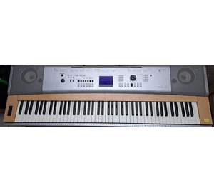 Yamaha DGX-630 kalapácsmechanikás zongora (Használt cikkek)