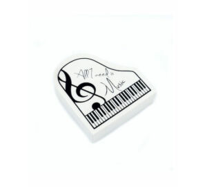 Fehér, zongora alakú radír ''All I need is music'' felirattal AGE1027 Zenei ajándéktárgy