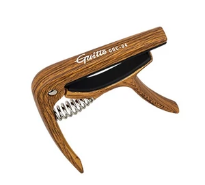 Guitto GGC-04 Wood természetes fa színben klasszikus gitár capo