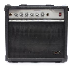 Soundking AK 30 A 2 váltható csatornás 15W gitárkombó