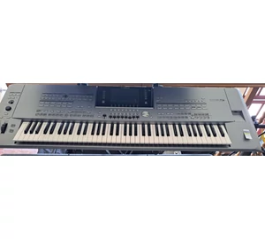 Yamaha Tyros5 szintetizátorral (Használt cikkek)