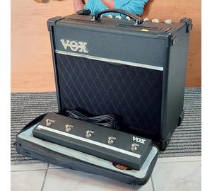 Vox VT40+ modellező gitárerősítő VOX VFS5 lábkapcsolóval (Használt cikk)