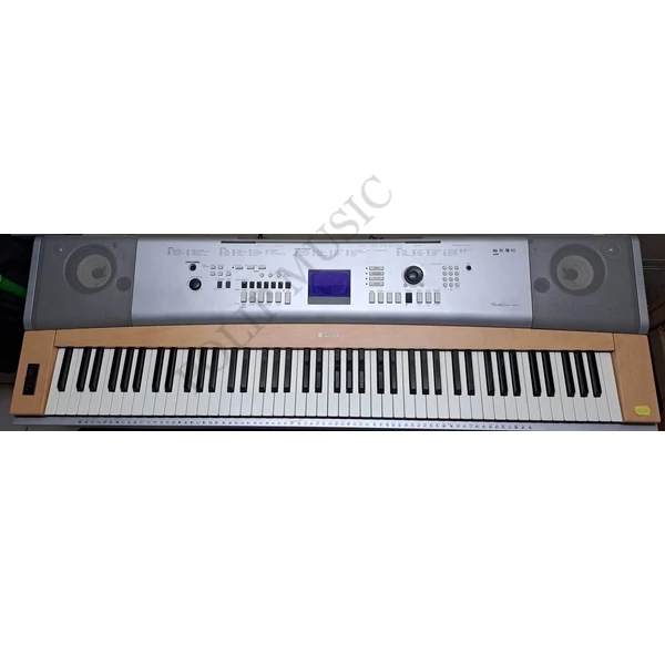 Yamaha DGX-630 kalapácsmechanikás zongora (Használt cikkek)