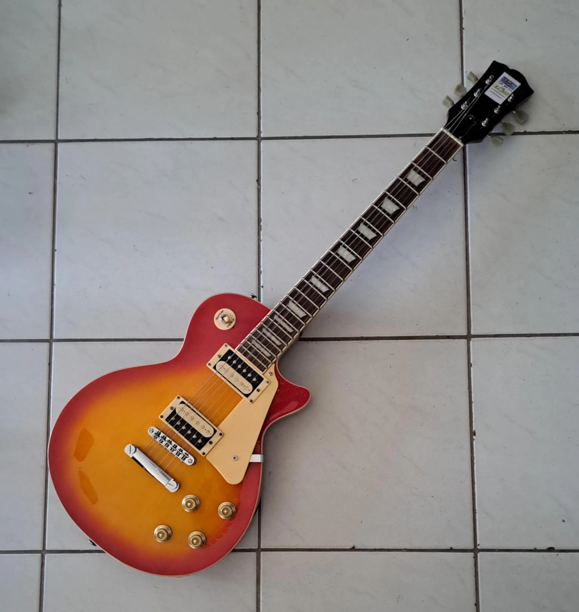 SX EC3D Cherry Sunburst elektromos gitár (Használt cikkek)