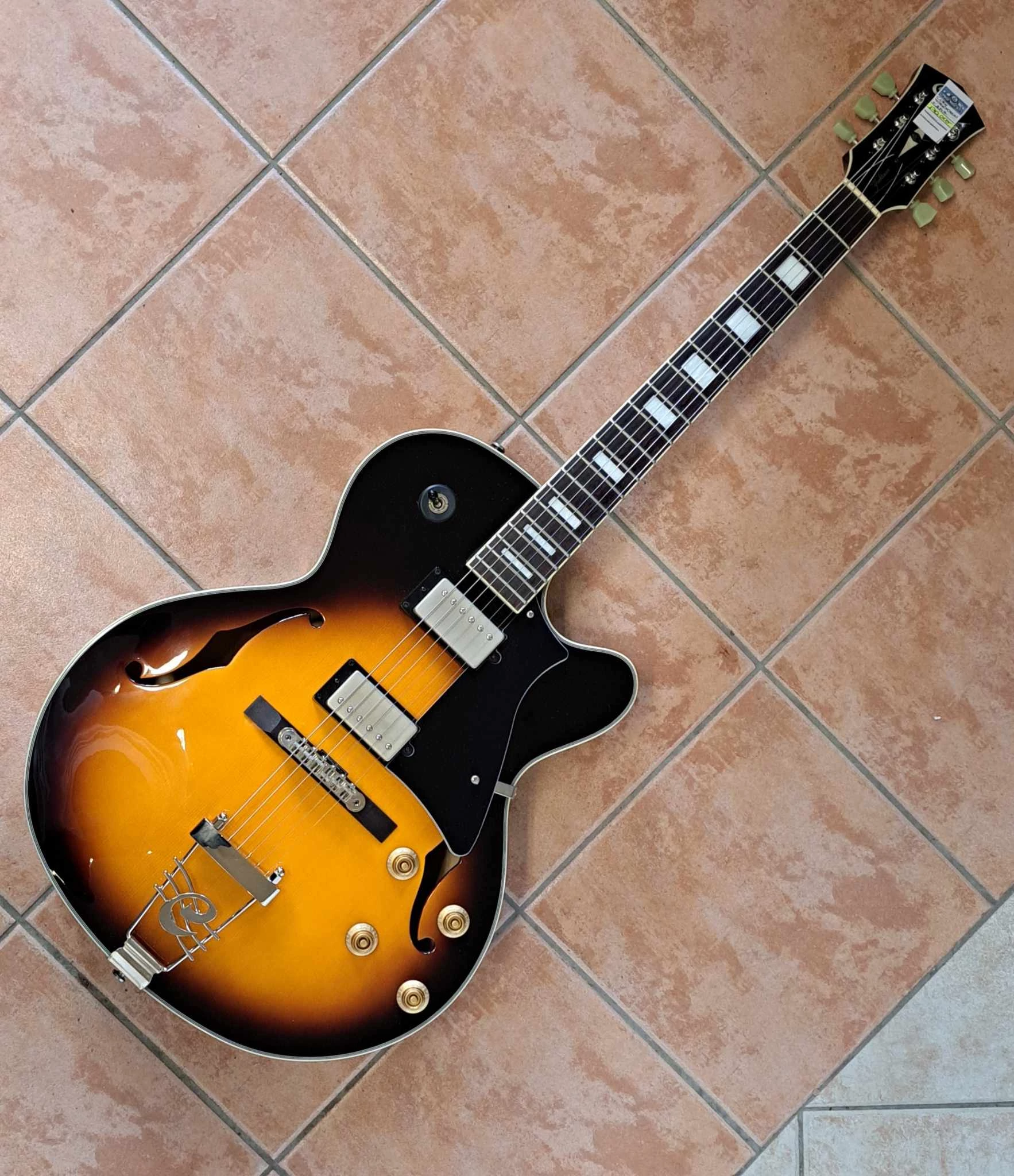 Cort Yorktown TAB félakusztikus jazz gitár ( Használt cikkek)