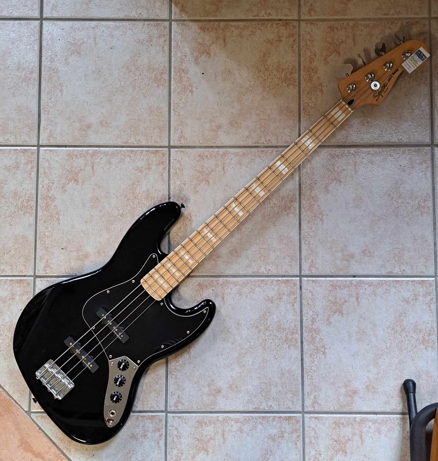 Fender Squier Jazz Bass basszsus gitár (Használt cikkek)