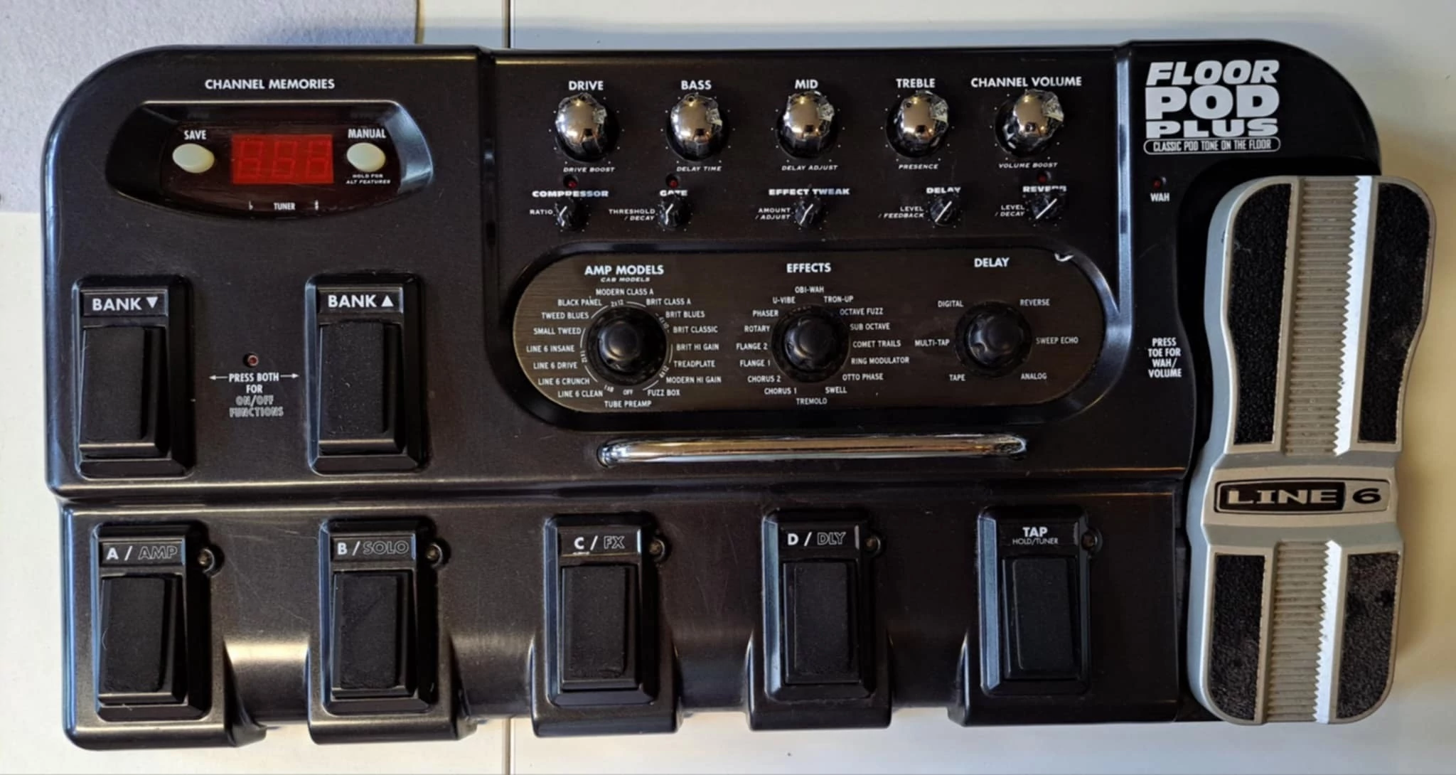 Line6 Floor Pod Plus multieffekt (Használt cikkek)