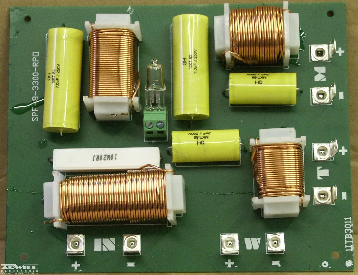 SPF8-3400,3 utas profi 8R, 400W, 1kHz/6kHz, 12dB hangváltó