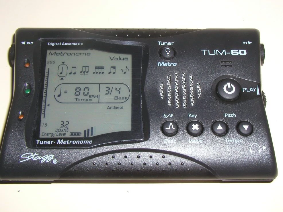 Stagg TUM-50 kromatikus hangoló és digitális metronóm